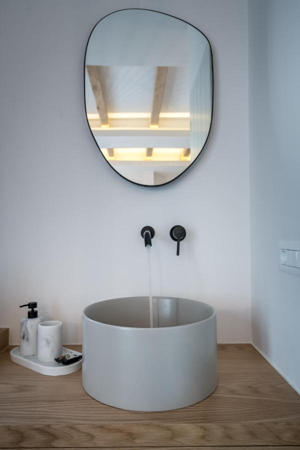Vivere Luxury Suites Pera Gyalos 외부 사진