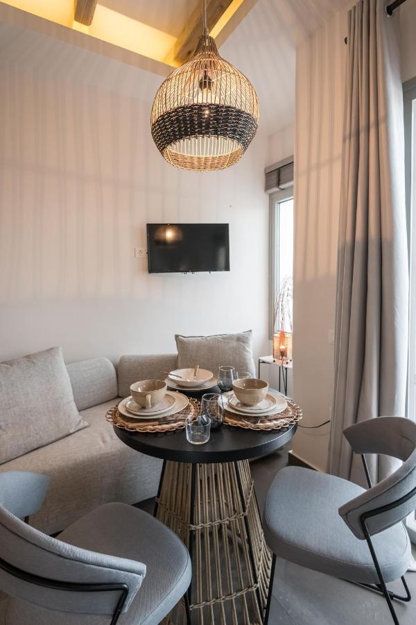 Vivere Luxury Suites Pera Gyalos 외부 사진