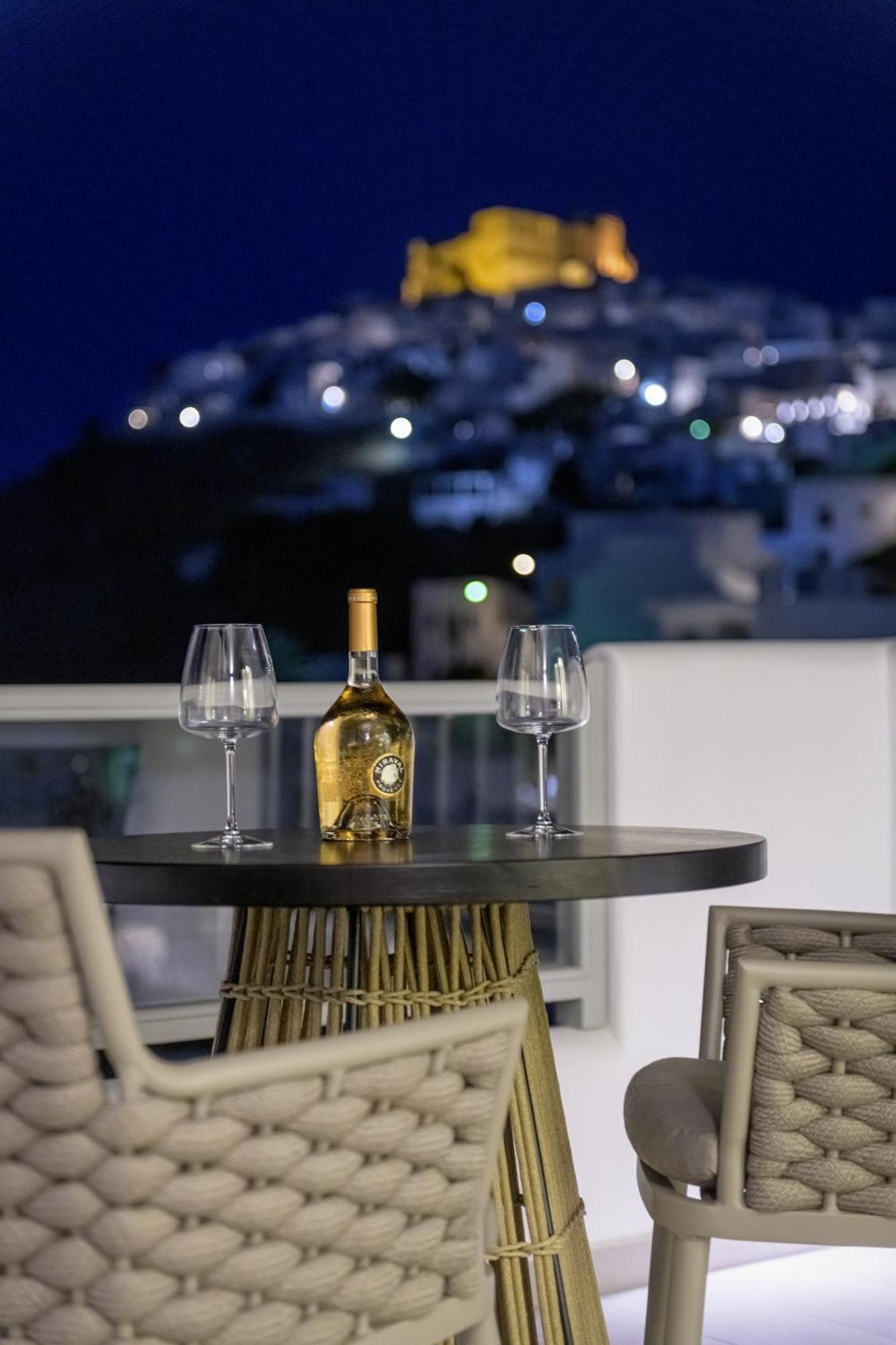 Vivere Luxury Suites Pera Gyalos 외부 사진